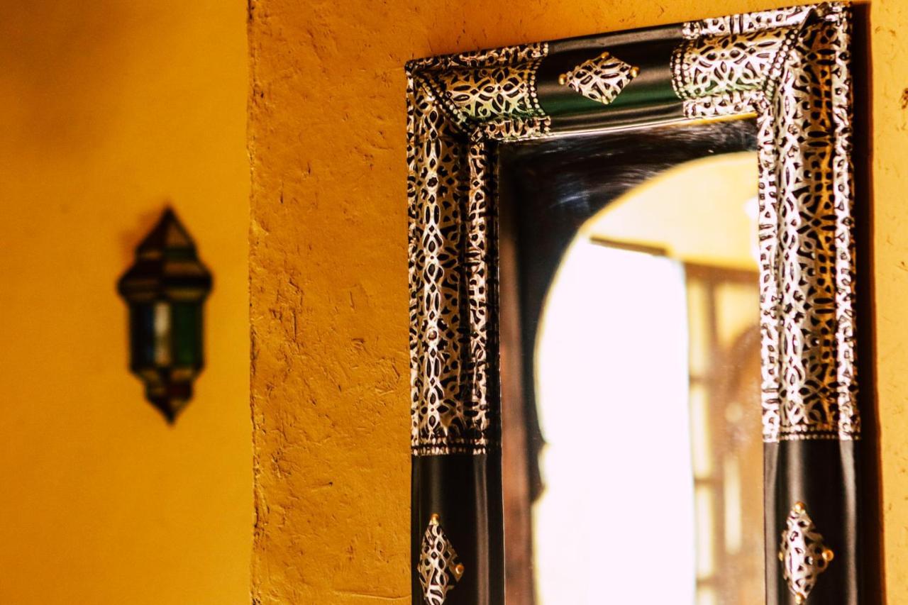 Riad Caravasar メルズーガ エクステリア 写真