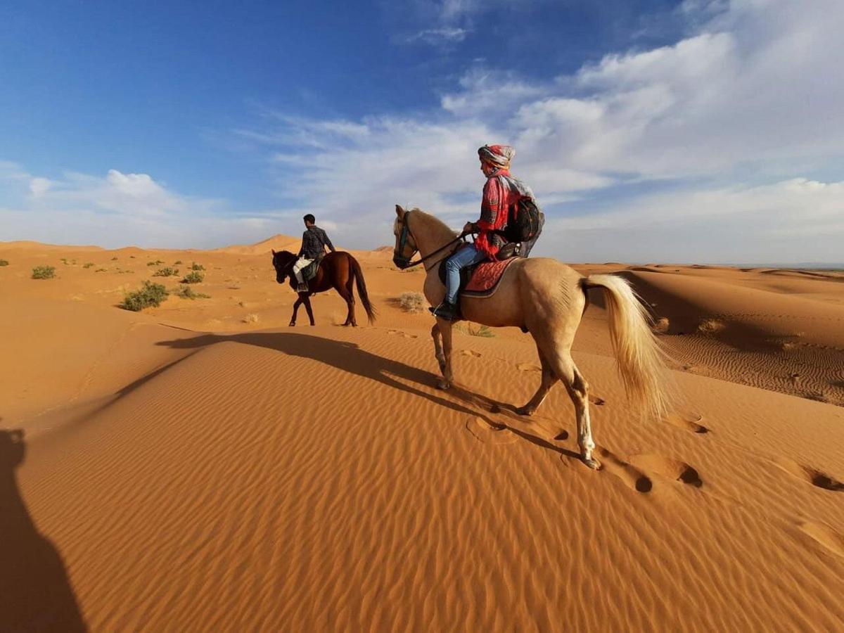 Riad Caravasar メルズーガ エクステリア 写真